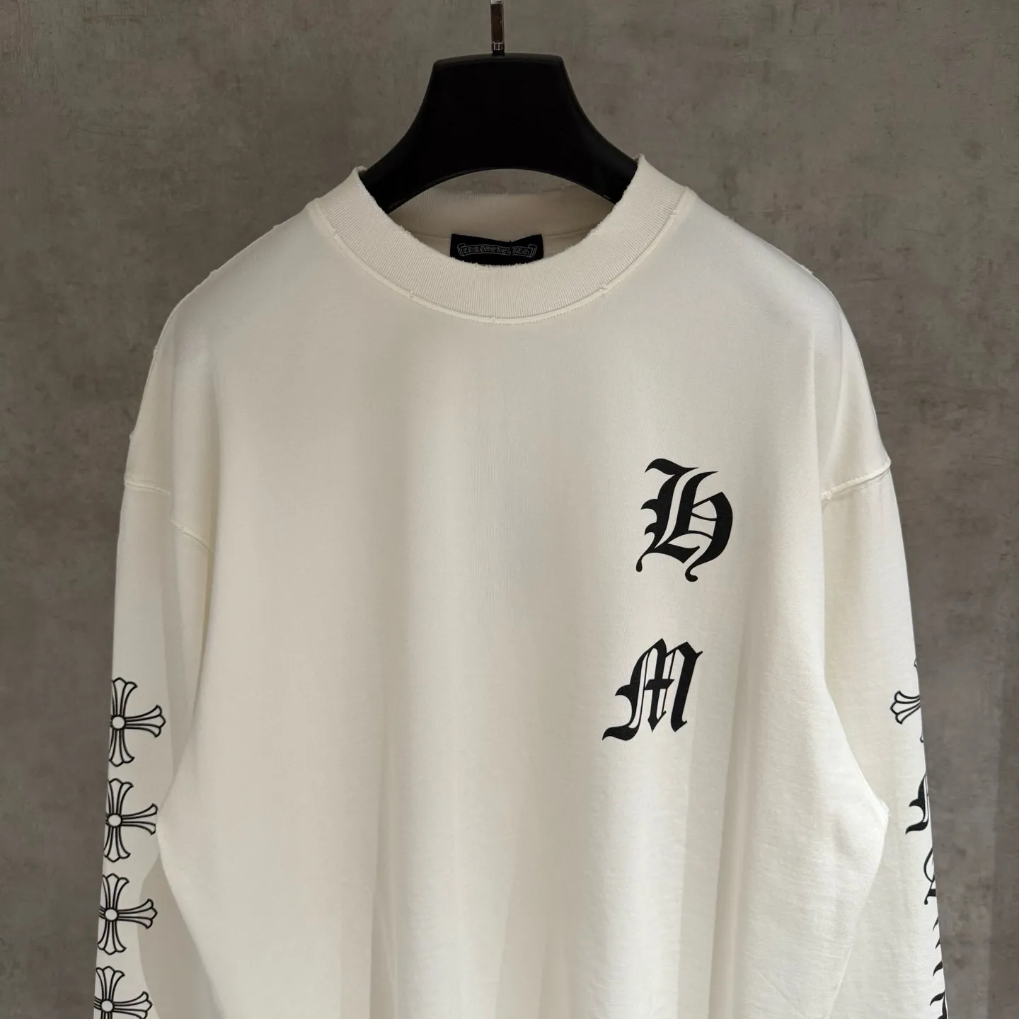 🅿️330 [Strict quality control] CH Croixin's new long-sleeved sweatshirt T-shirt. Heavy 340g double yarn fabric. Four flower positions on the front, back and left. Wash the whole garment twice. The four sides are frayed and torn. Heavy fabric. The neckline is made of icy Salona. Loose fit. Deep, wide and stylish. No deformation or shrinkage. 3 colors: black, white and gray. Size: M-2xl